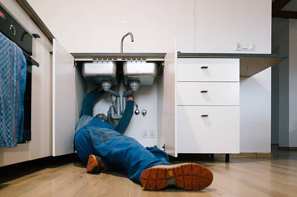 Professional Emergency Plumber technician working in Huntly, VA